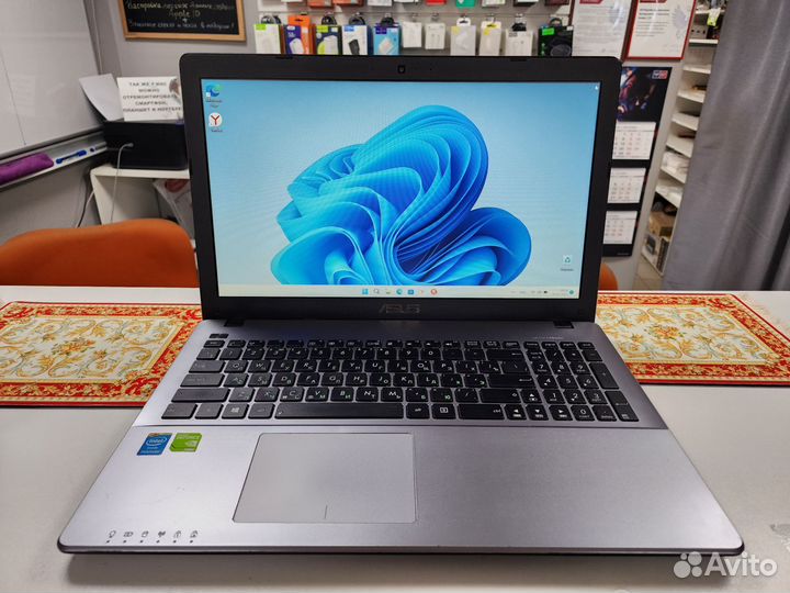 Ноутбук Asus X550C