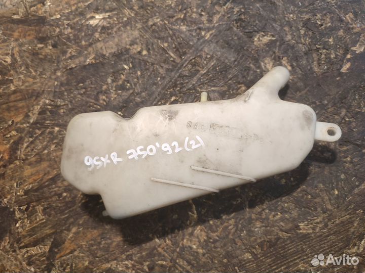 Gsx-r750 92-95 расширительный бачок