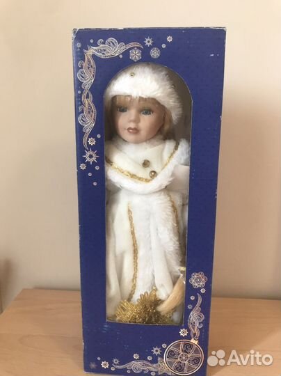 Кукла фарфоровая снегурочка