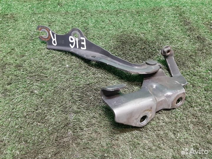 Петля капота правая Mazda 3 (BK) 2005