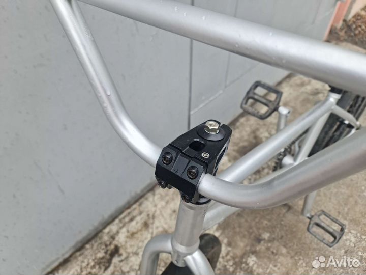 Трюковой велосипед BMX