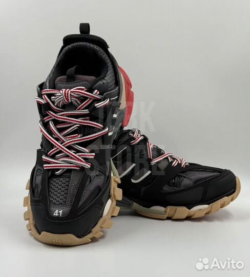 Кроссовки Balenciaga track 1 black RED на руках