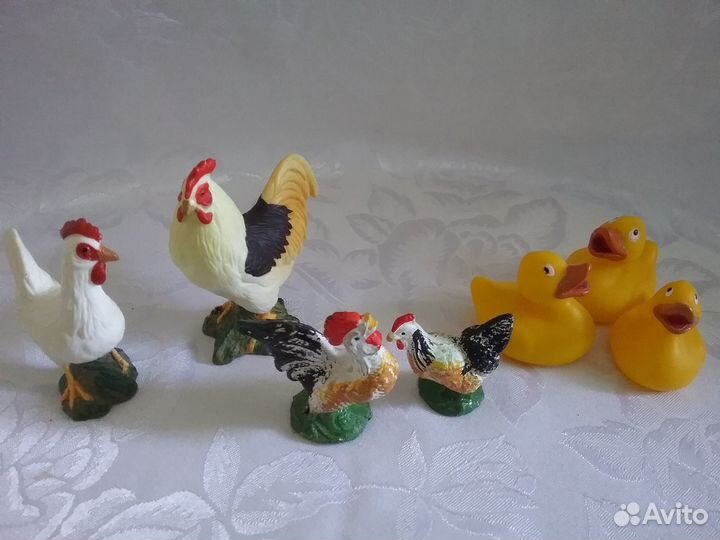 Маленькие фигурки животных всевозможные