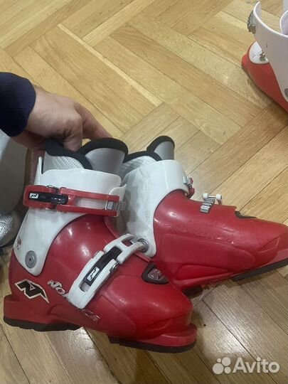 Горнолыжные ботинки детские