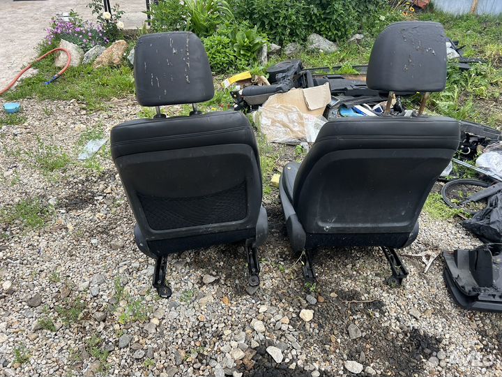 Передние сиденья subaru outback