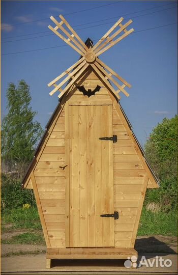 Уличный туалет деревянный KEY671