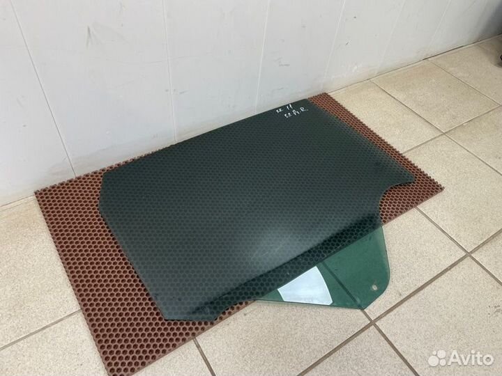 Стекло двери заднее правое LADA X-Ray