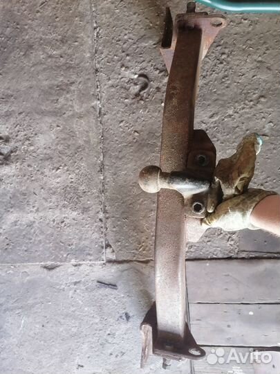 Фаркоп на хендай таракан