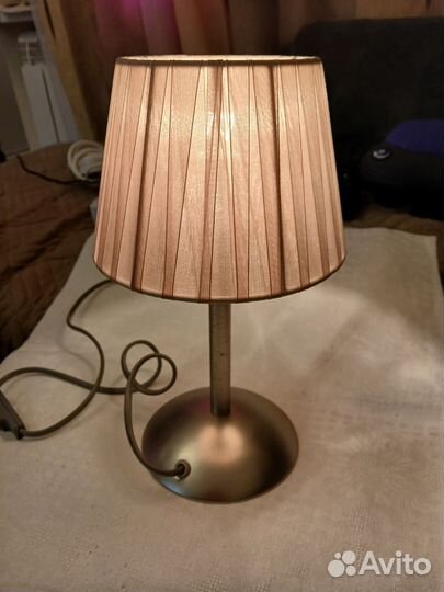 Лампа настольная с абажуром