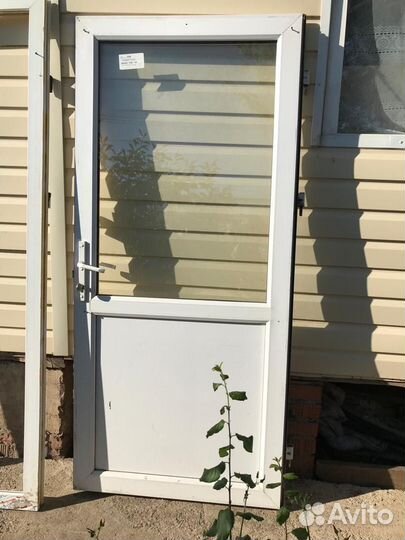 Дверь пластиковая