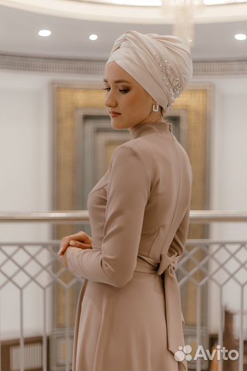 Платье на никах