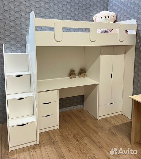 Детская кровать чердак со столом и шкафом