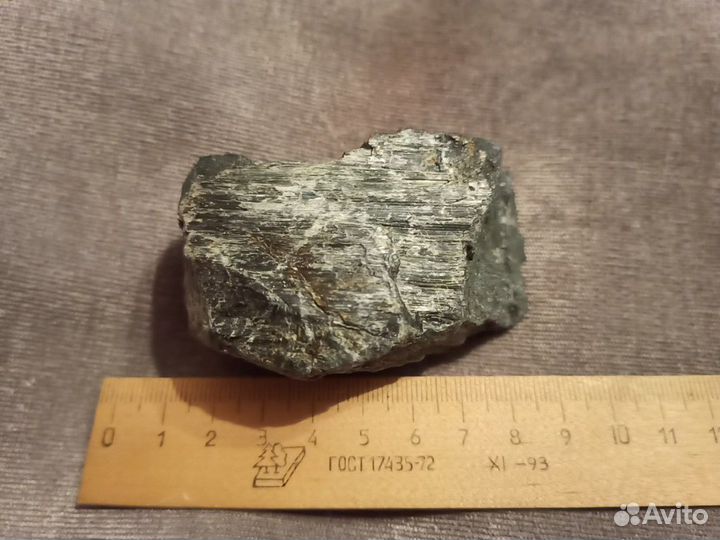 Хризотил в серпентинитовой породе