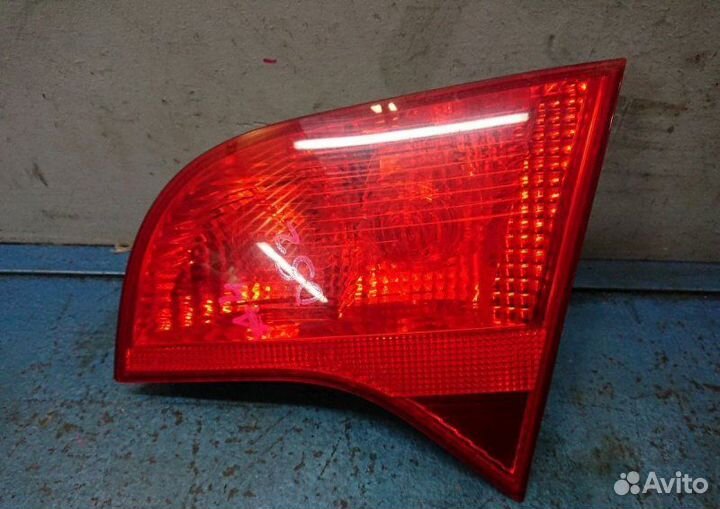 Фонарь багажника правый Audi A4 B7