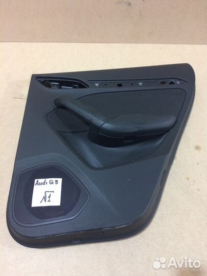 Обшивка двери Audi Q3