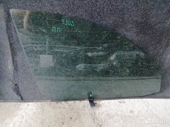 Стекло передней правой двери VW Golf 4