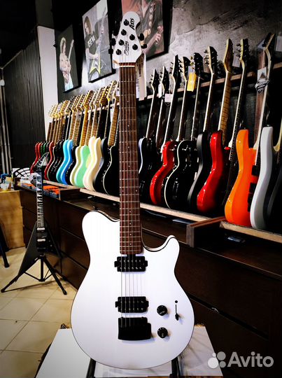 Электрогитара Sterling by Music Man Axis White