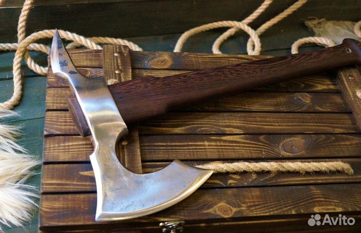 Кованый топор Шершень