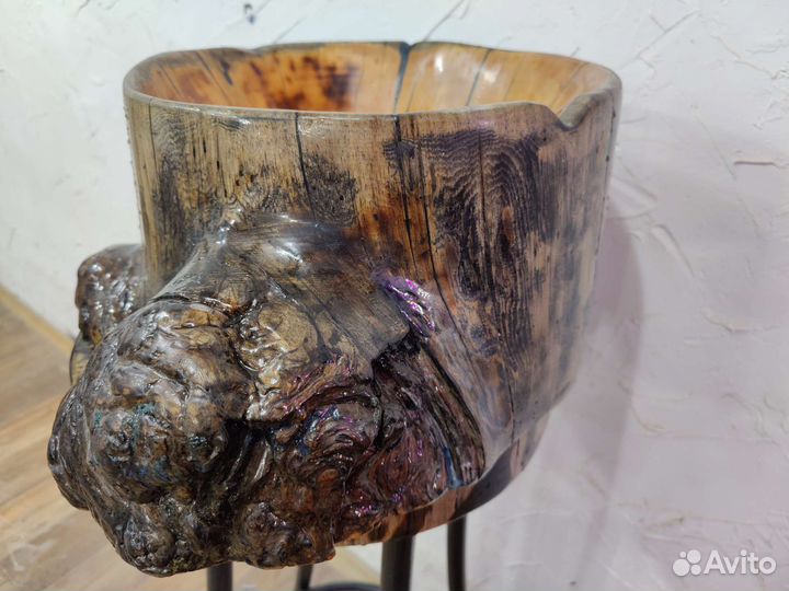 Раковина из дерева с наростом