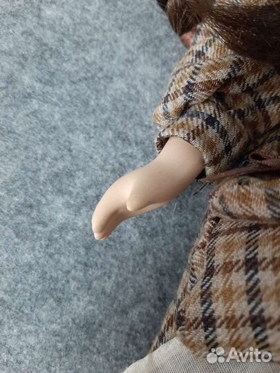 Кукла фарфоровая