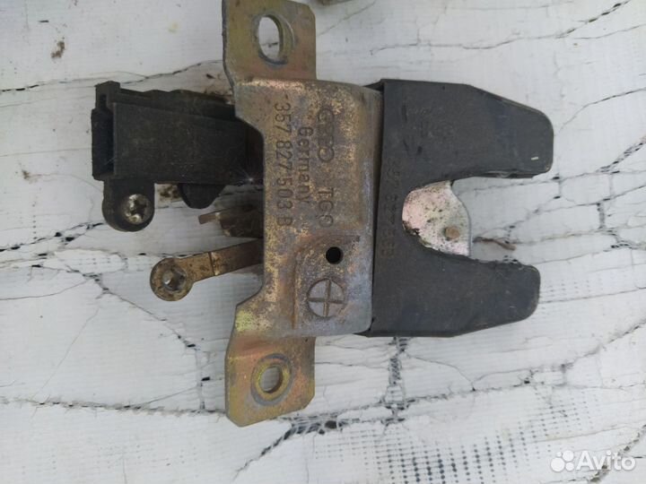 Замок крышки багажника Volkswagen Passat b3