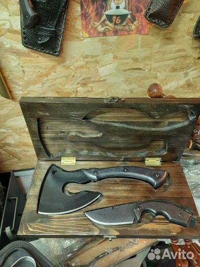 Подарочный набор Топор Волк и нож Акула в кейсе