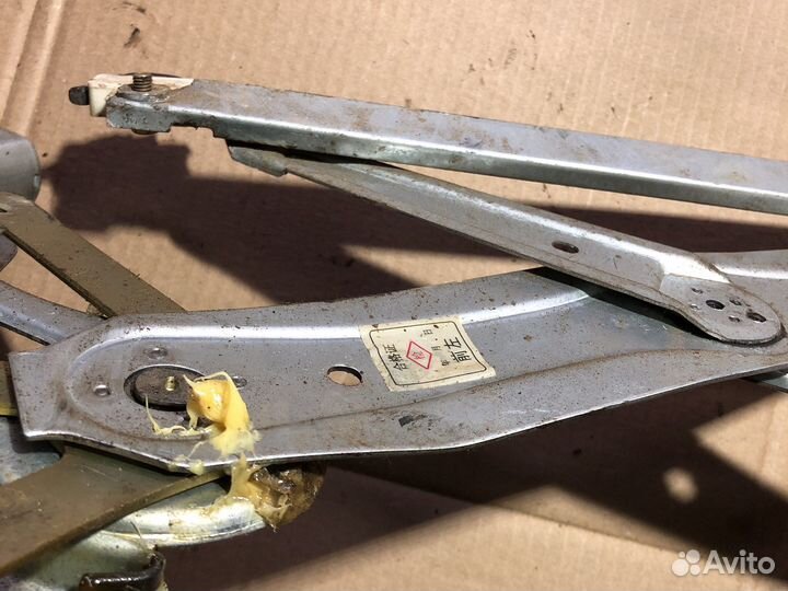 Передний левый стеклоподьемник Lifan X50