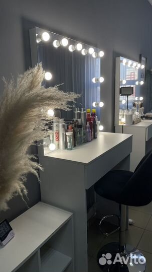 Гримерное зеркало с лампочками