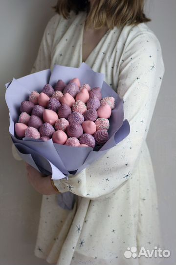 Букеты из фруктов клубника в шоколаде