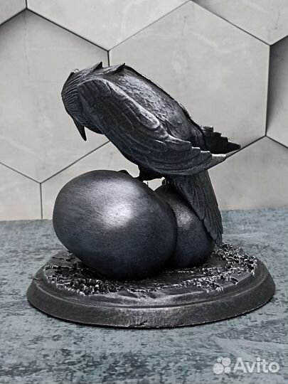 Статуэтка ворон на черепах под серебро