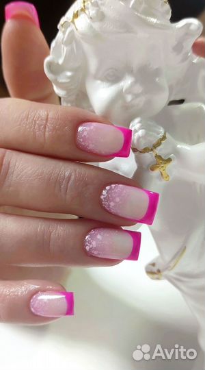 Модель на маникюр