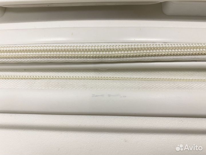 Чемодан средний