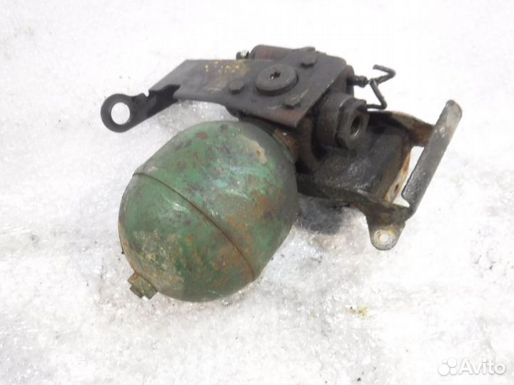 Делитель-регулятор гидроподвески