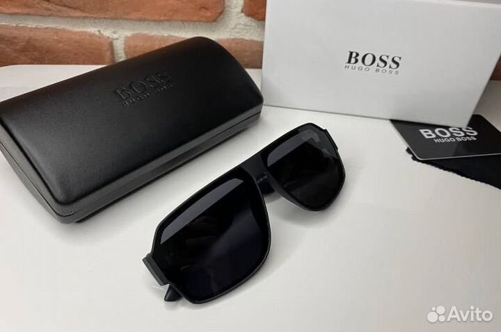 Солнцезащитные очки Hugo Boss с полароидом
