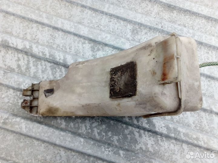 Бачок омывателя BMW 520i E28 81-88