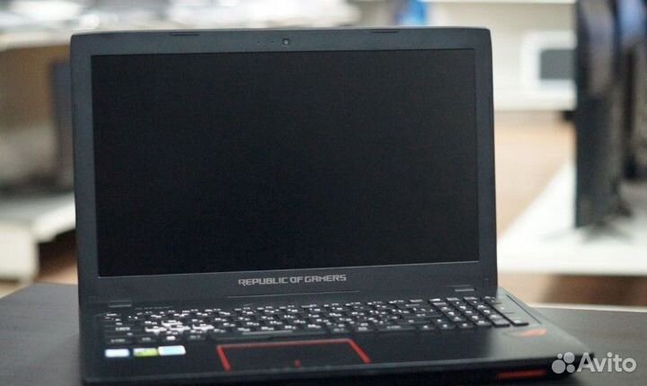 Asus Strix I7 7700HQ 8 Ядер GTX 1050 TI 8 GB SSD