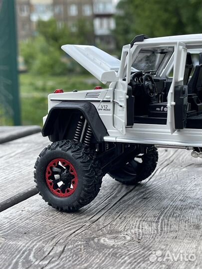 Машинка Mercedes-Benz G63 AMG 6x6 металл