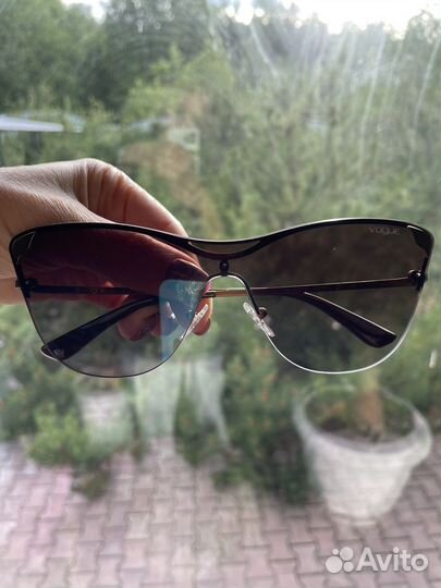 Солнцезащитные очки Vogue новые