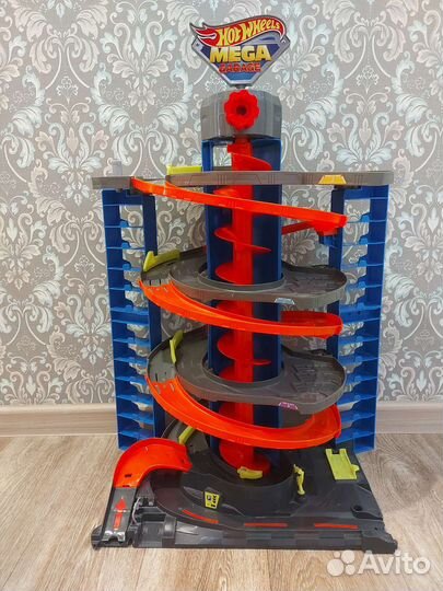 Трек мега гараж