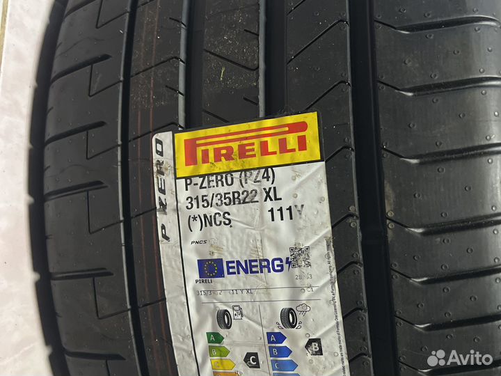 Pirelli P Zero PZ4 315/35 R22 и 275/40 R22