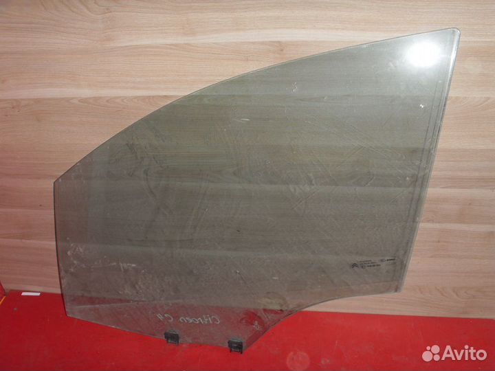 Стекло переднее 9201Q6 Citroen C4 II (B7) 2011)