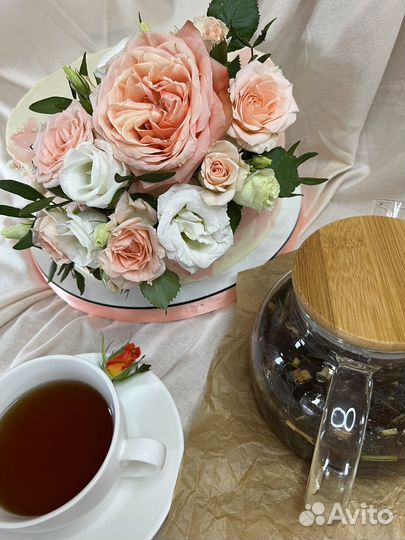 Свадебный торт с живыми цветами