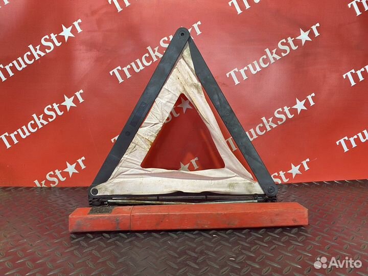 Знак аварийной остановки Renault T, Volvo FH