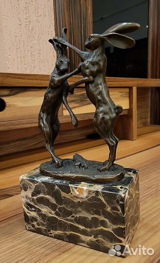 242770 Статуэтка Дерущиеся зайцы