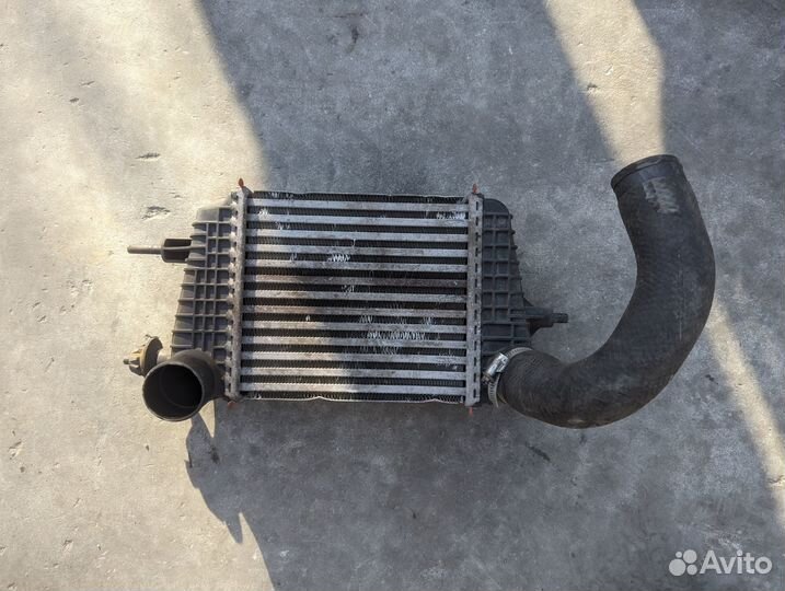 Интеркулер Nissan Note E12 HR12DDR