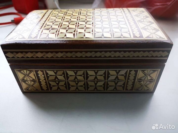 Шкатулка инкрустированная соломкой