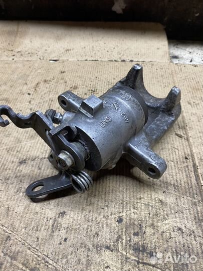 Суппорт задний правый Skoda Octavia A5