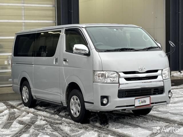 Показать тойота хайс. Toyota Hiace 2017.