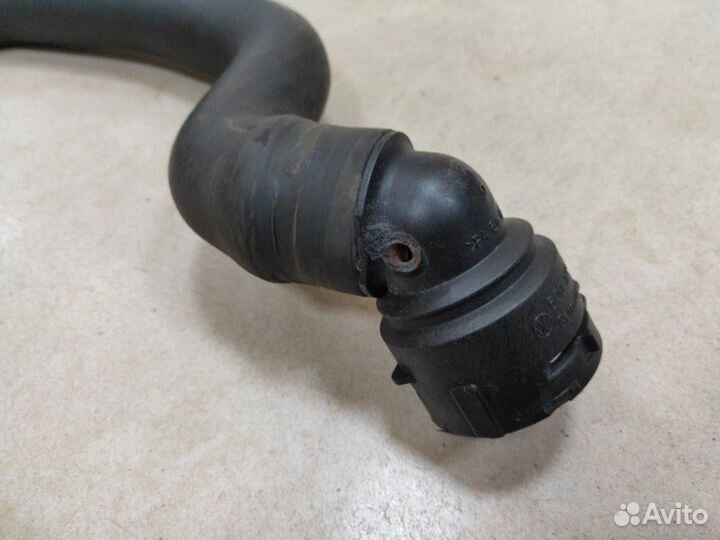 Патрубок системы охлаждения Volkswagen Passat B6