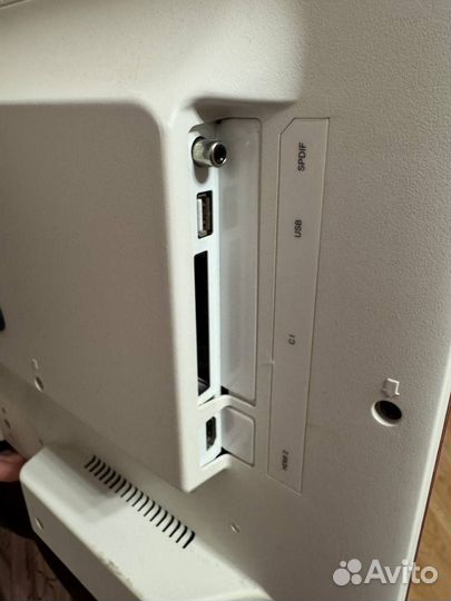 Телевизор GoldStar с приставкой, пультами и крепле